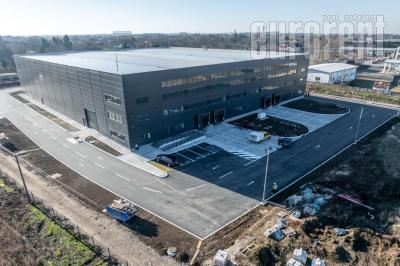 Magacin, 4.500 m<sup>2</sup> + 470 m<sup>2</sup>